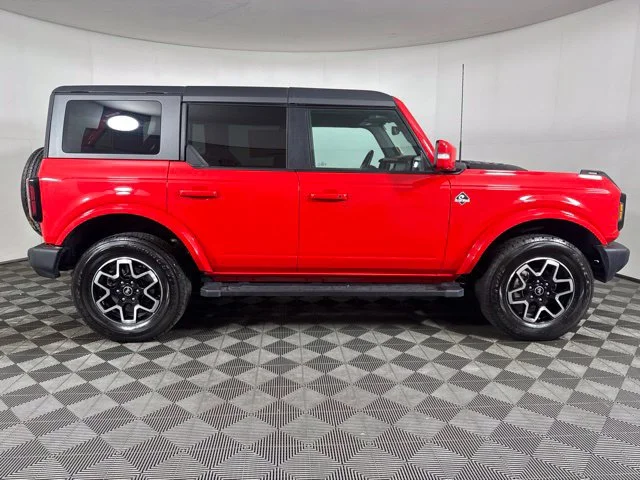 Used 2023 Red Ford Outer Banks image 2