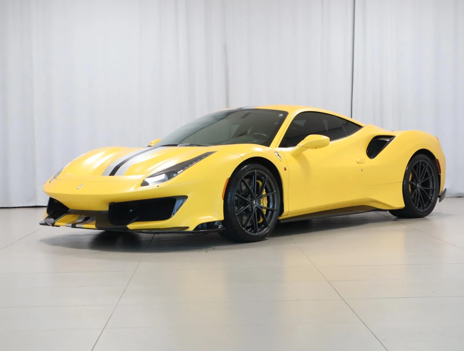 Used 2019 Giallo Modena Ferrari Coupe image 3