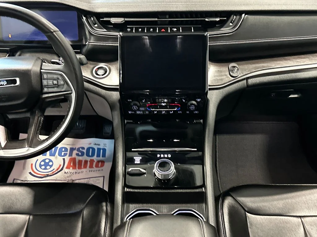 Used 2024 Silver Jeep Limited image 35