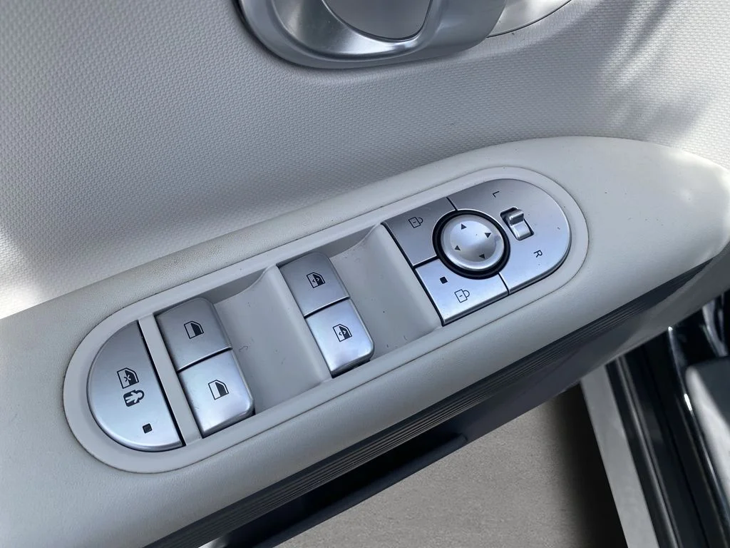 Used 2024 Abyss Black Hyundai SEL image 18