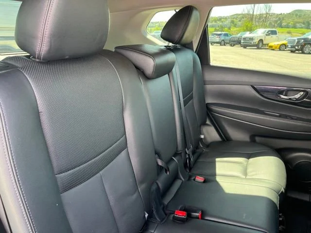 Used 2019 White Nissan SL image 24