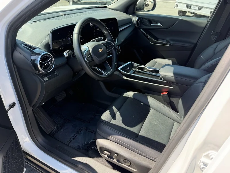 Used 2025 Summit White Chevrolet LT image 14