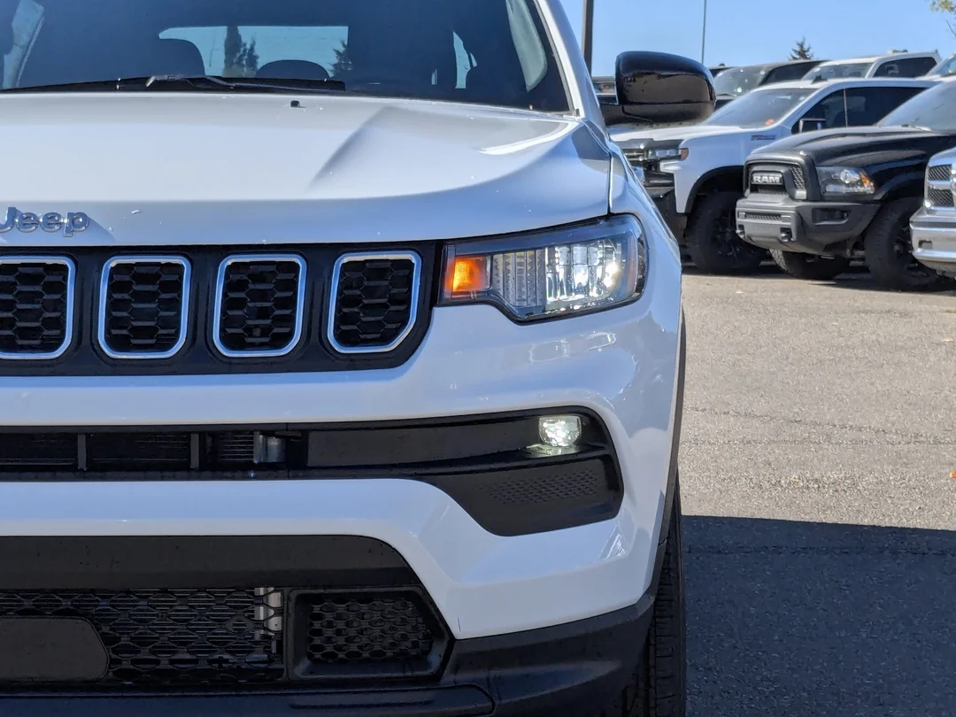 New 2026 White Jeep North - - 4x4 - Full Sunroof - Power Liftgate - Uconnect5 NAV w/ 10.1inch display & More! image 10