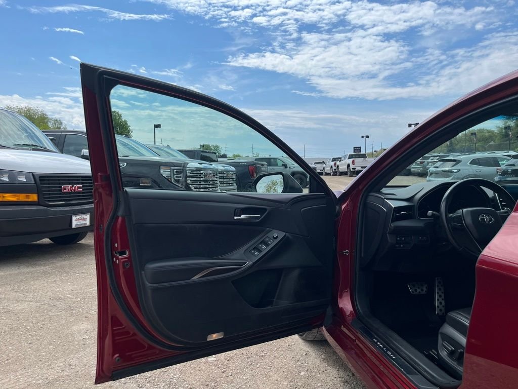 Used 2019 Pearl Toyota XSE image 16