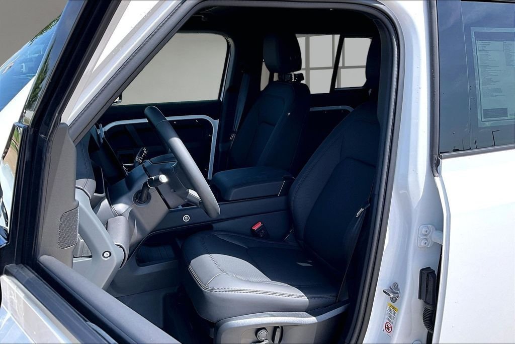 New 2026 Fuji White LAND ROVER S image 9