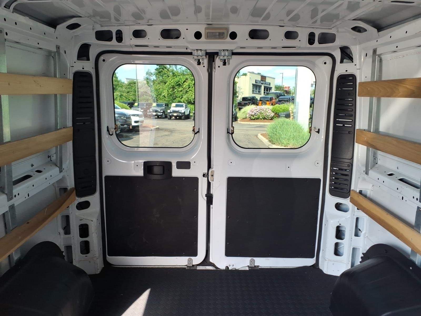 Used 2025 White Ram Base image 19