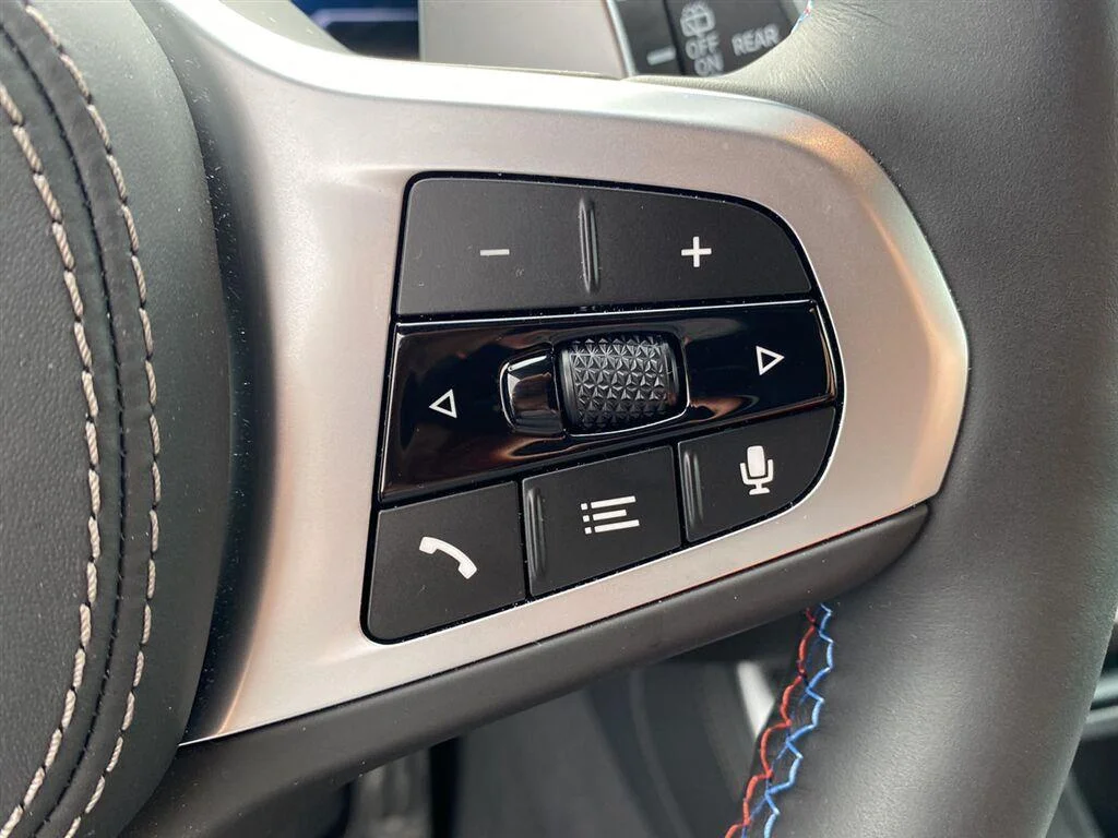 Used 2026 Skyscraper Grey Metallic BMW M60i image 20