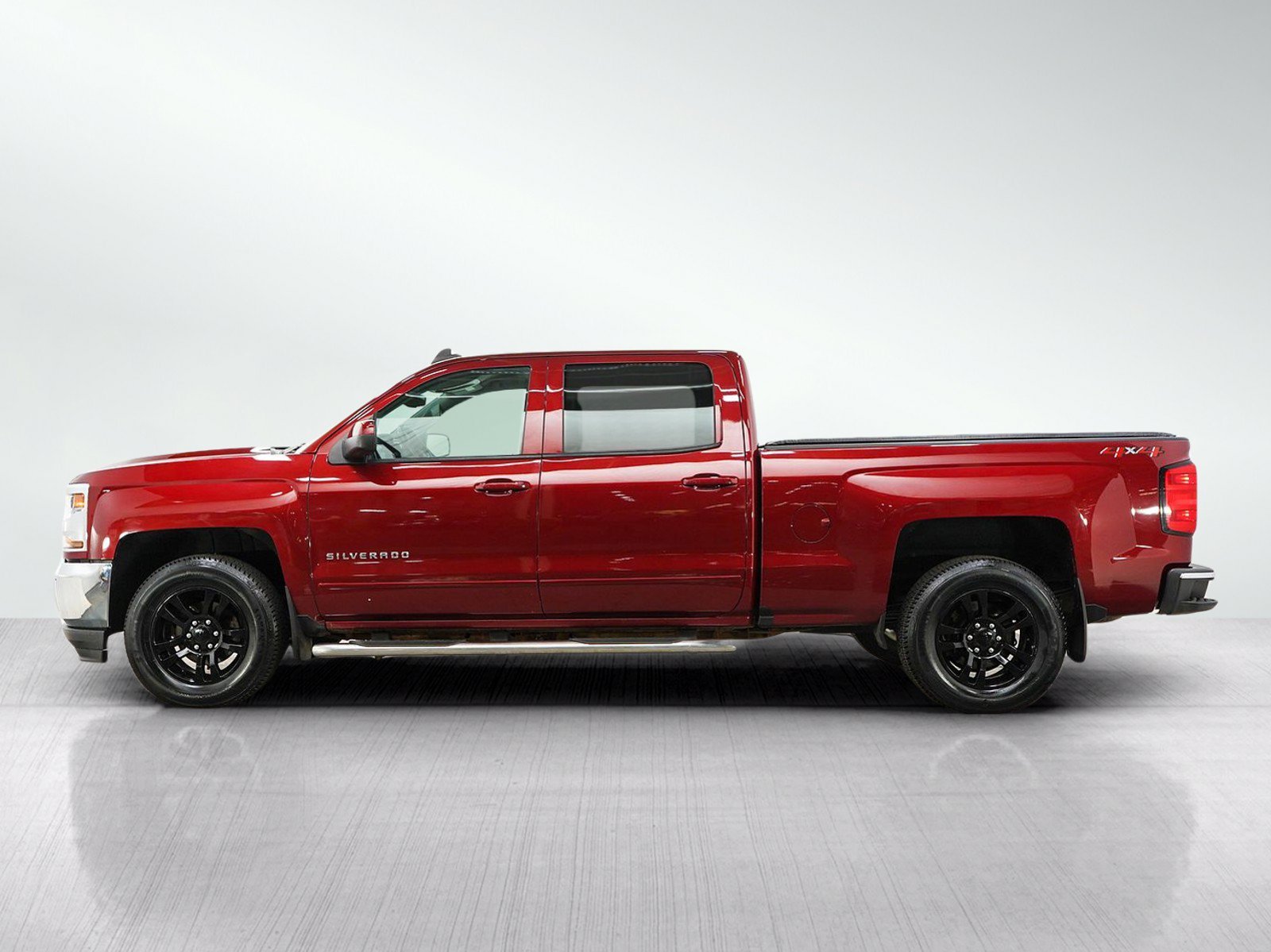 Used 2018 Chevrolet Silverado 1500 LT with VIN 3GCUKREC7JG513312 for sale in White Bear Lake, Minnesota
