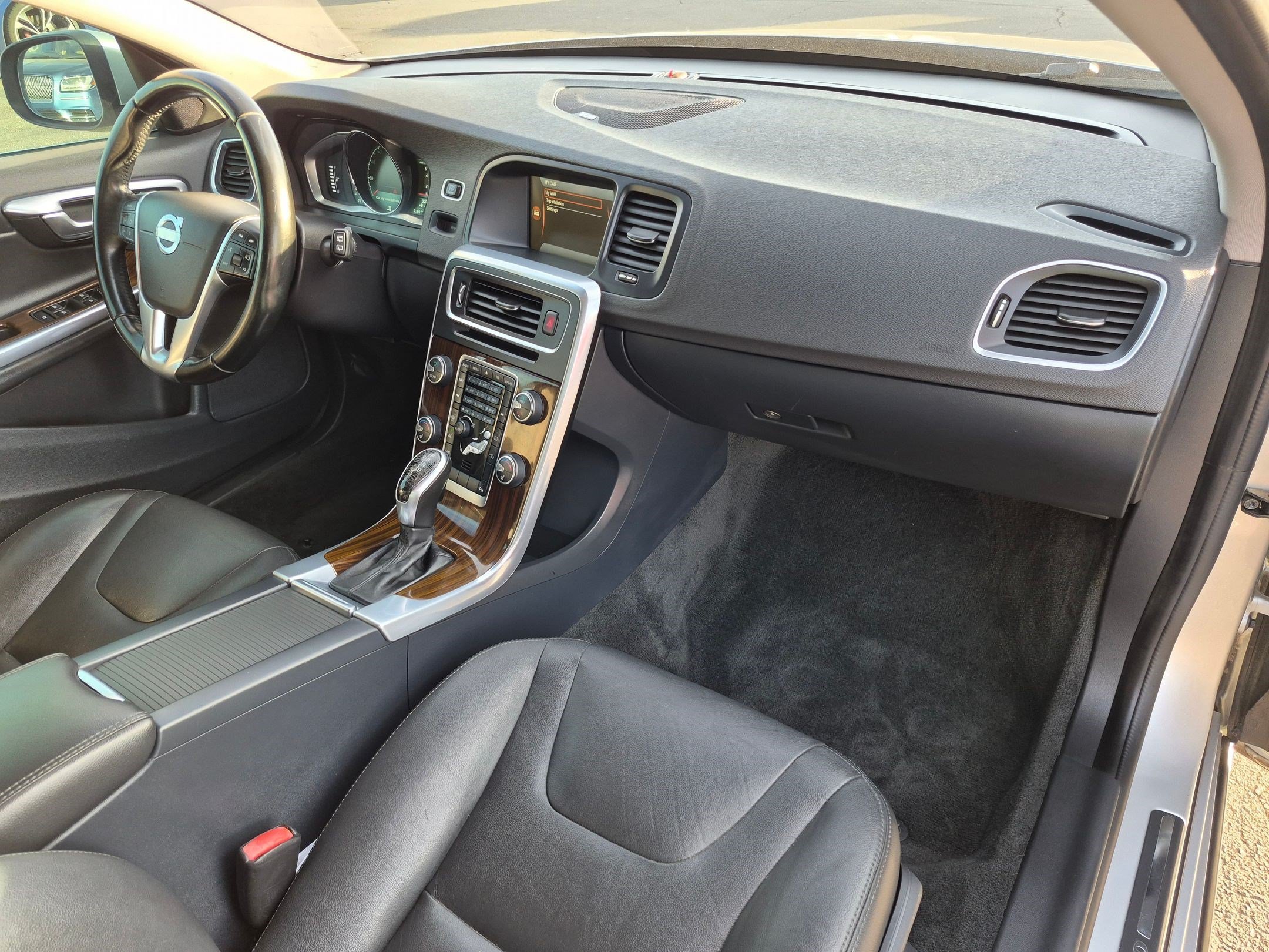 Used 2015 Bright Silver Metallic Volvo T5 Platinum image 33