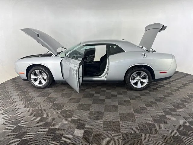 Used 2022 Silver Dodge SXT image 11