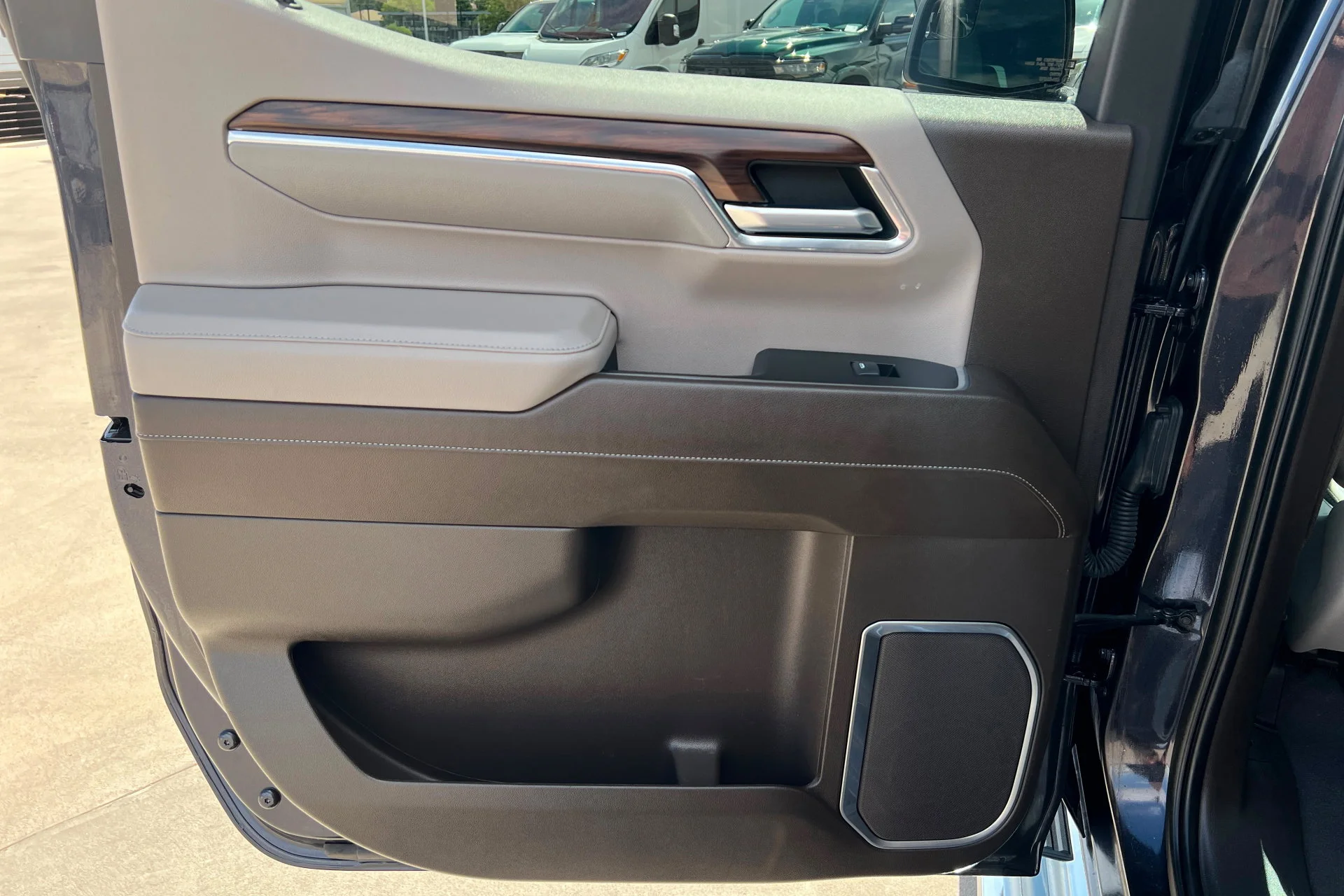 Used 2023 Titanium Rush Metallic GMC SLT image 18