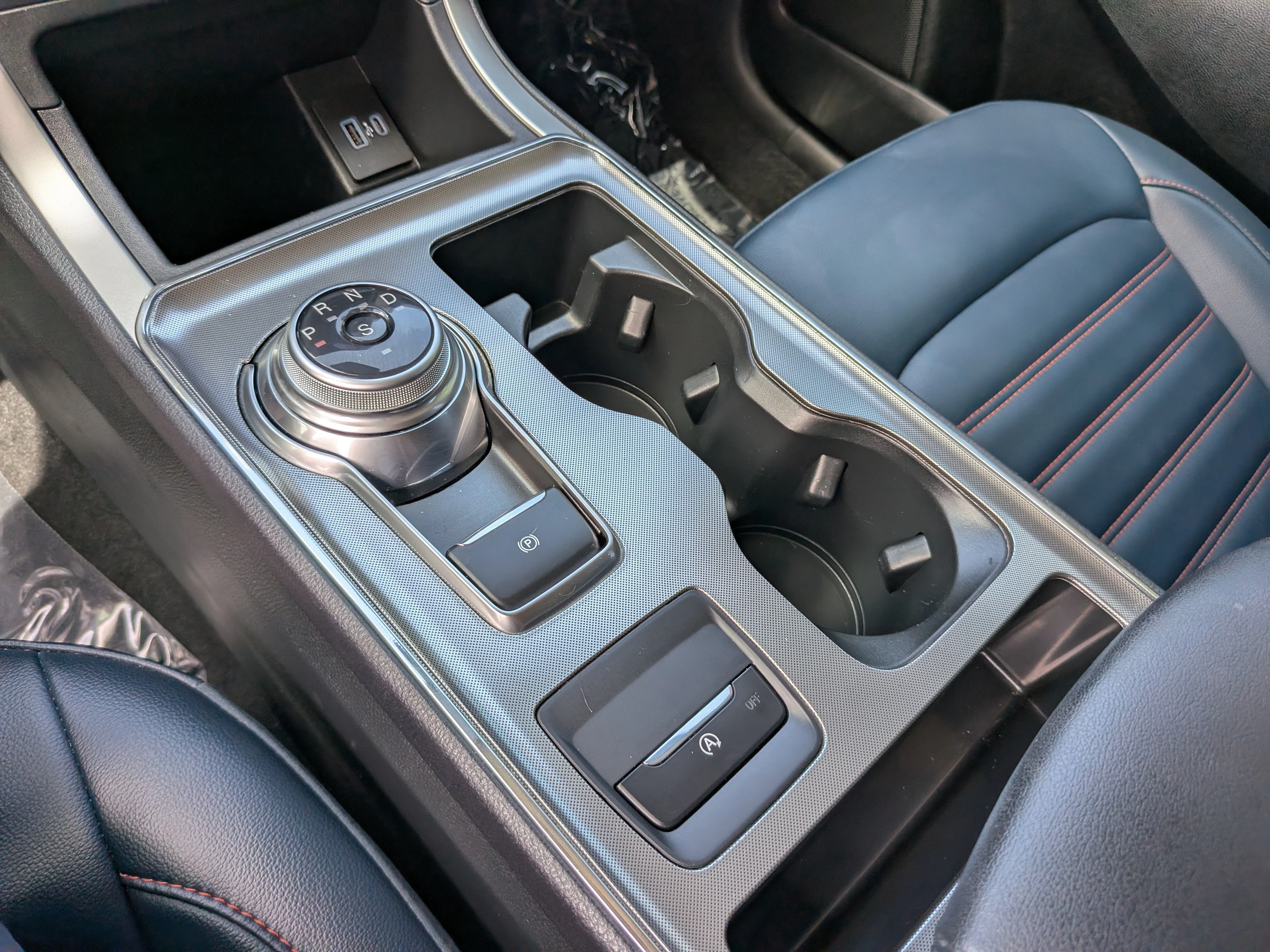 Used 2024 Agate Black Metallic Ford SEL image 31