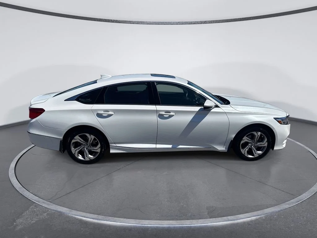 Used 2018 White Honda EX-L image 8
