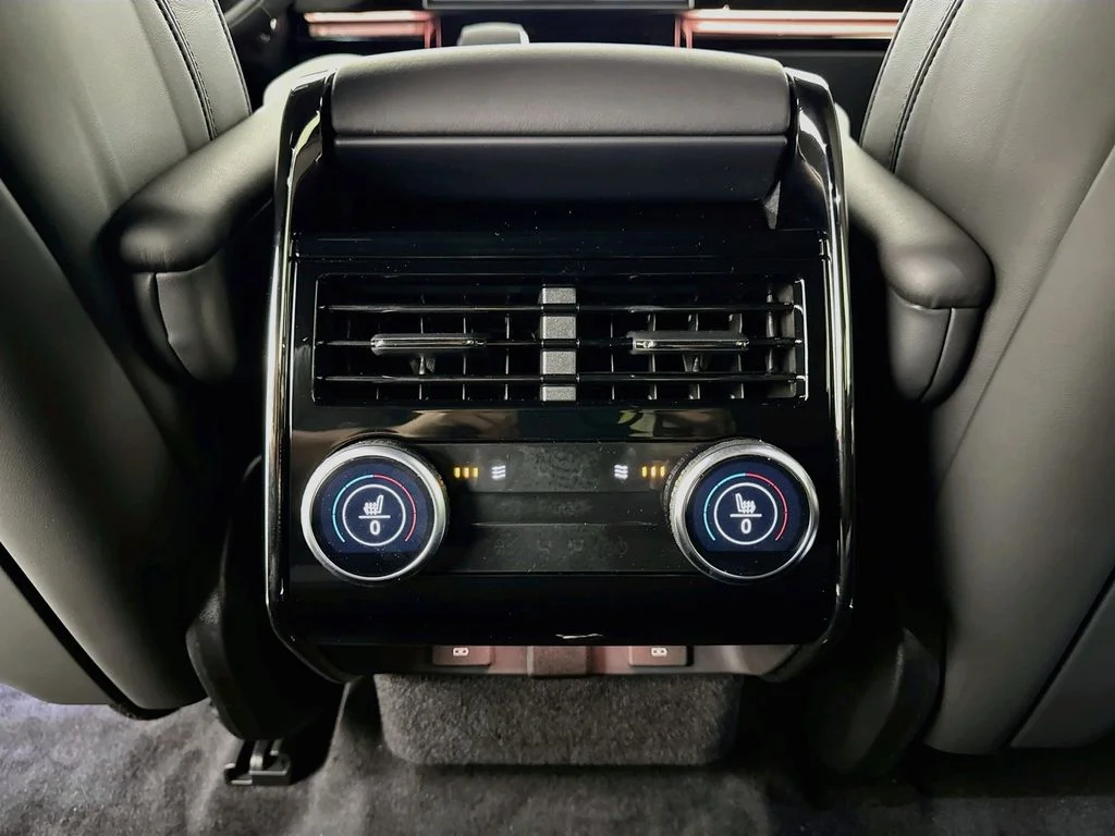 New 2026 Fuji White Land Rover Dynamic SE image 27