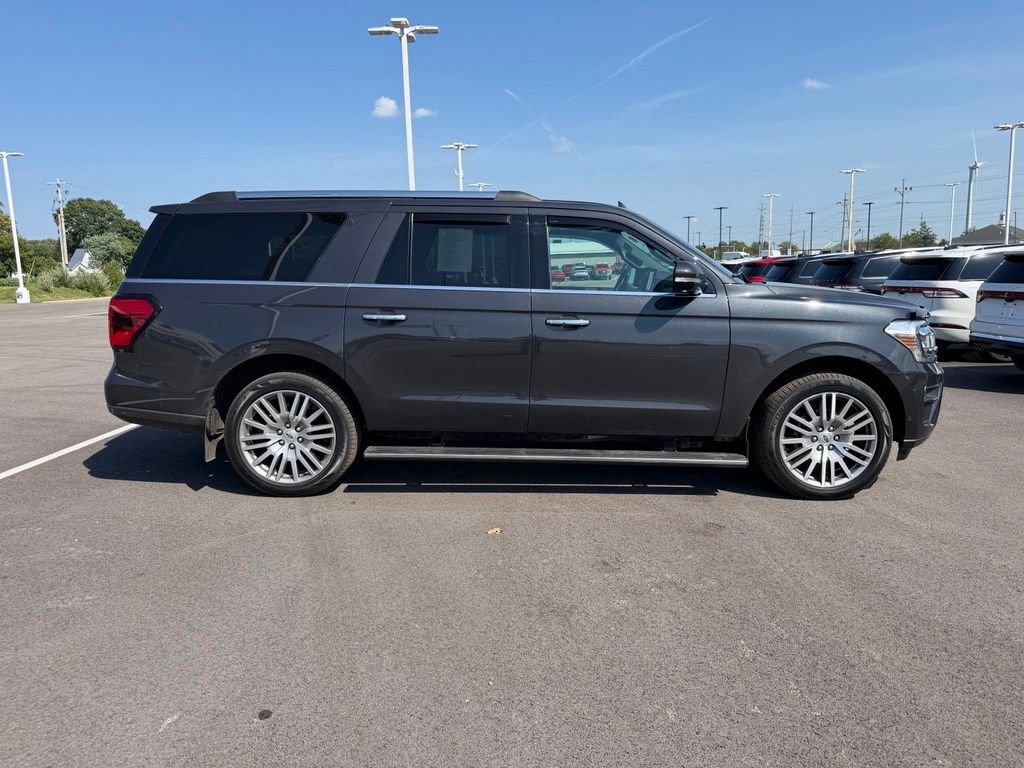 Used 2022  Ford Limited image 4