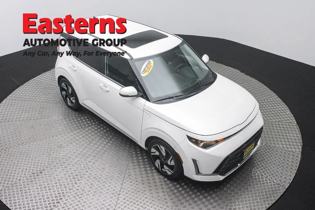 Used 2023 White Kia GT-Line image 3