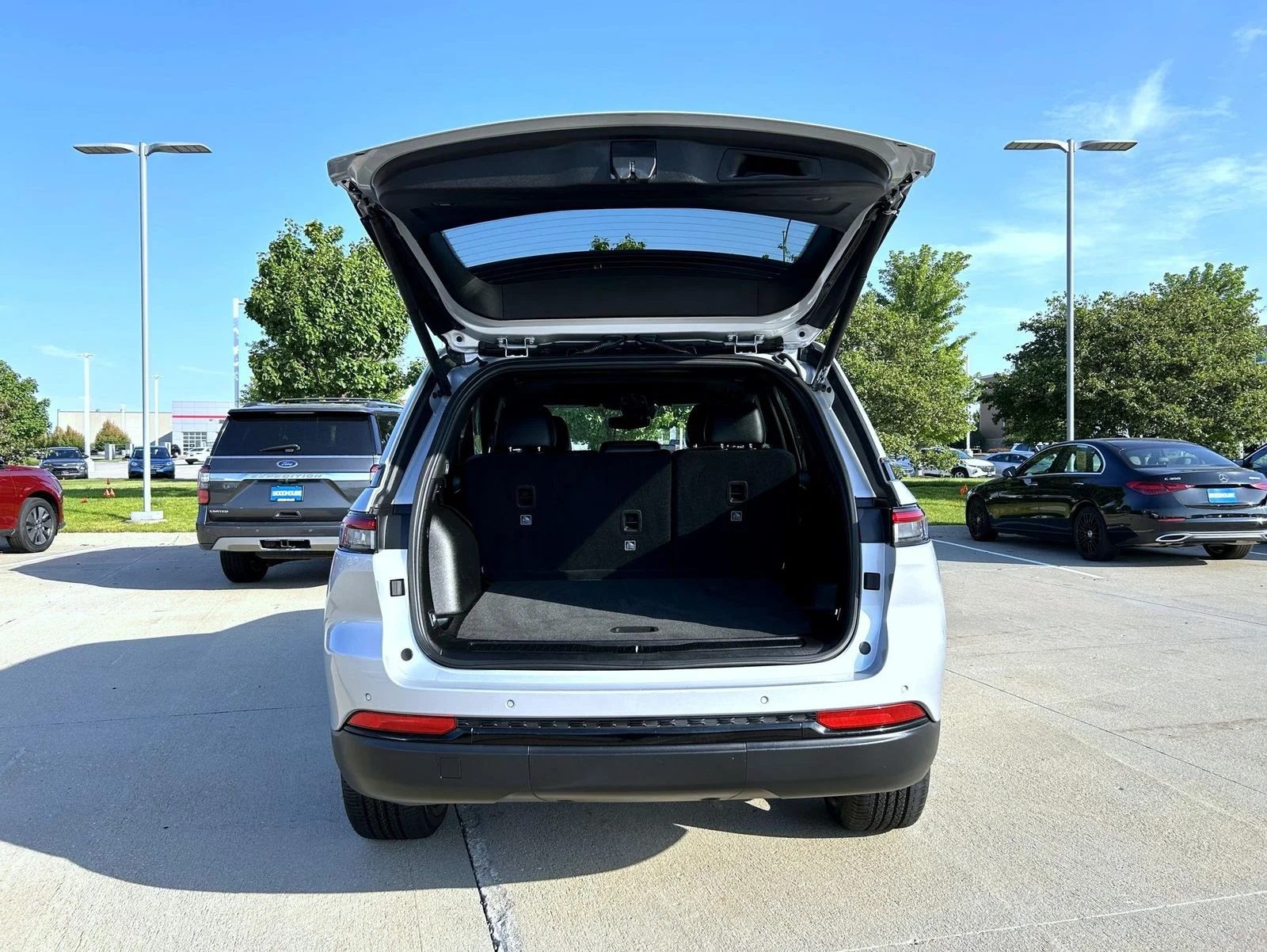 Used 2023 Silver Jeep Altitude X image 21