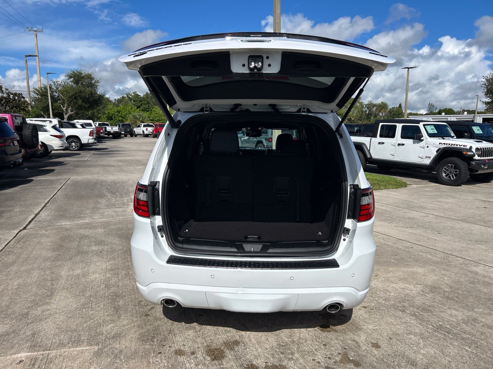New 2027 White Knuckle Clear-Coat Exterior Paint Dodge GT HEMI image 35