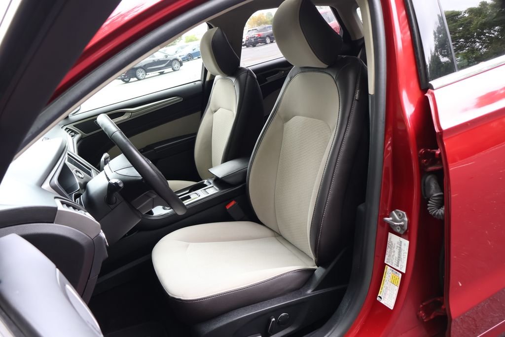2020 Ford Fusion SE - Photo 32