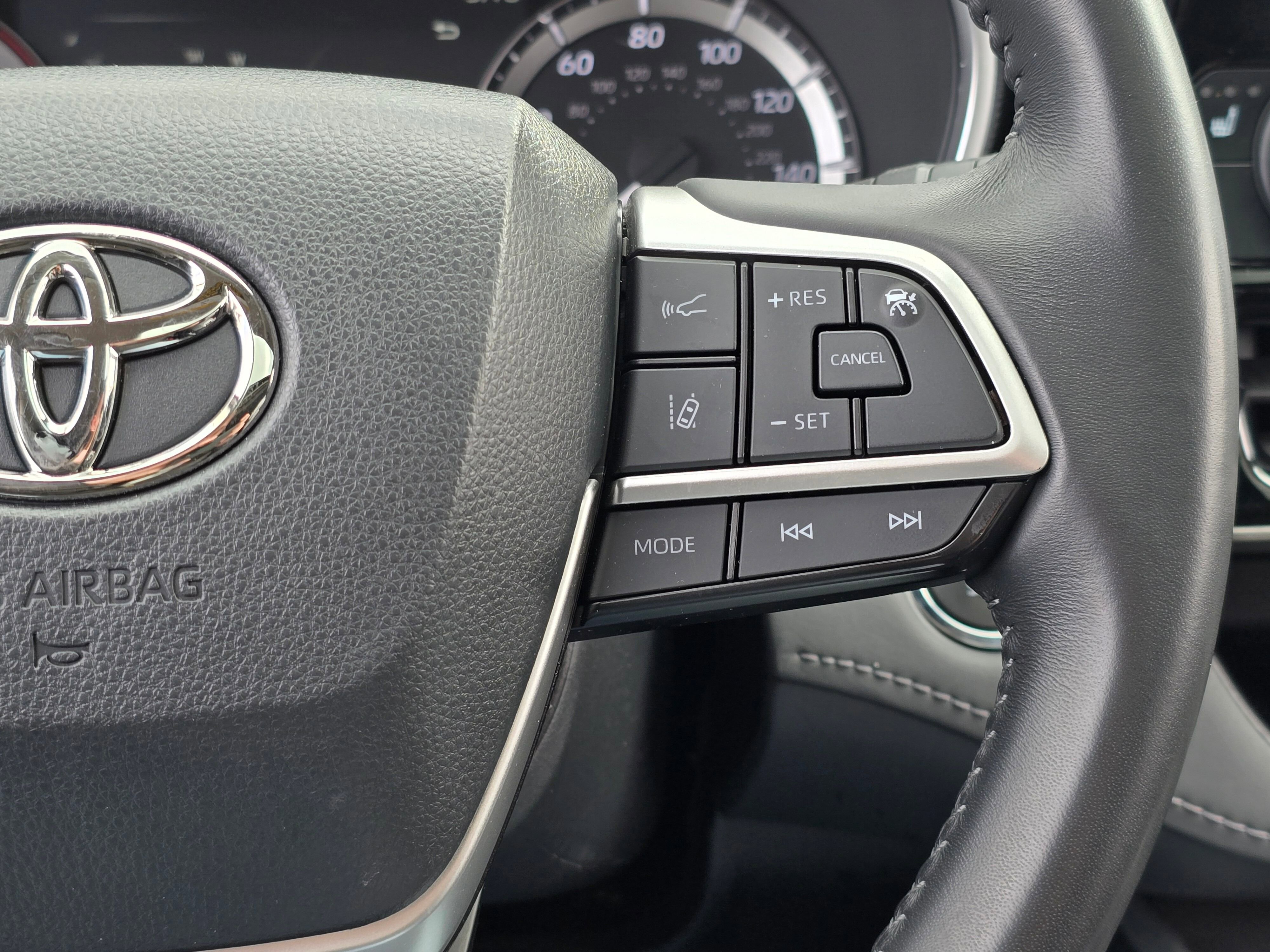 Used 2023  Toyota L image 34