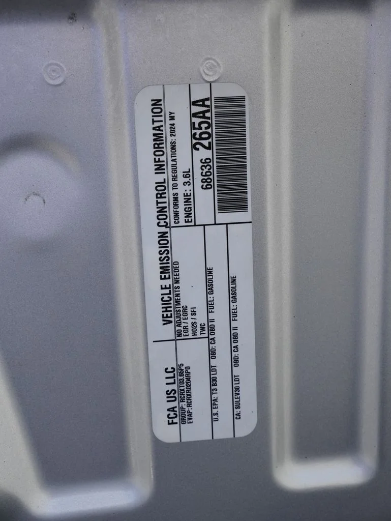 Used 2024 Silver Jeep Limited image 33