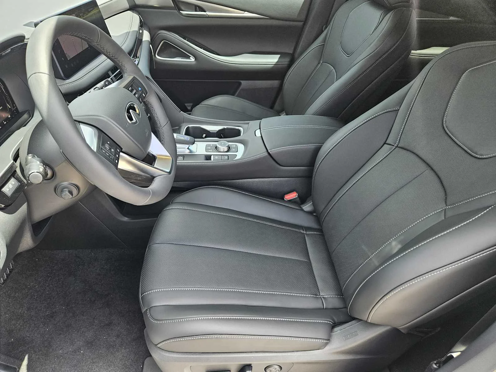 New 2027 RADIANT WHITE INFINITI Luxe AWD image 8