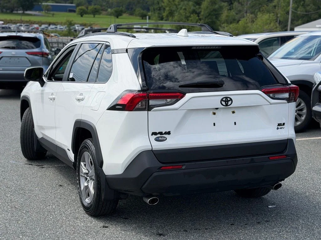 Used 2025 White Toyota XLE image 3