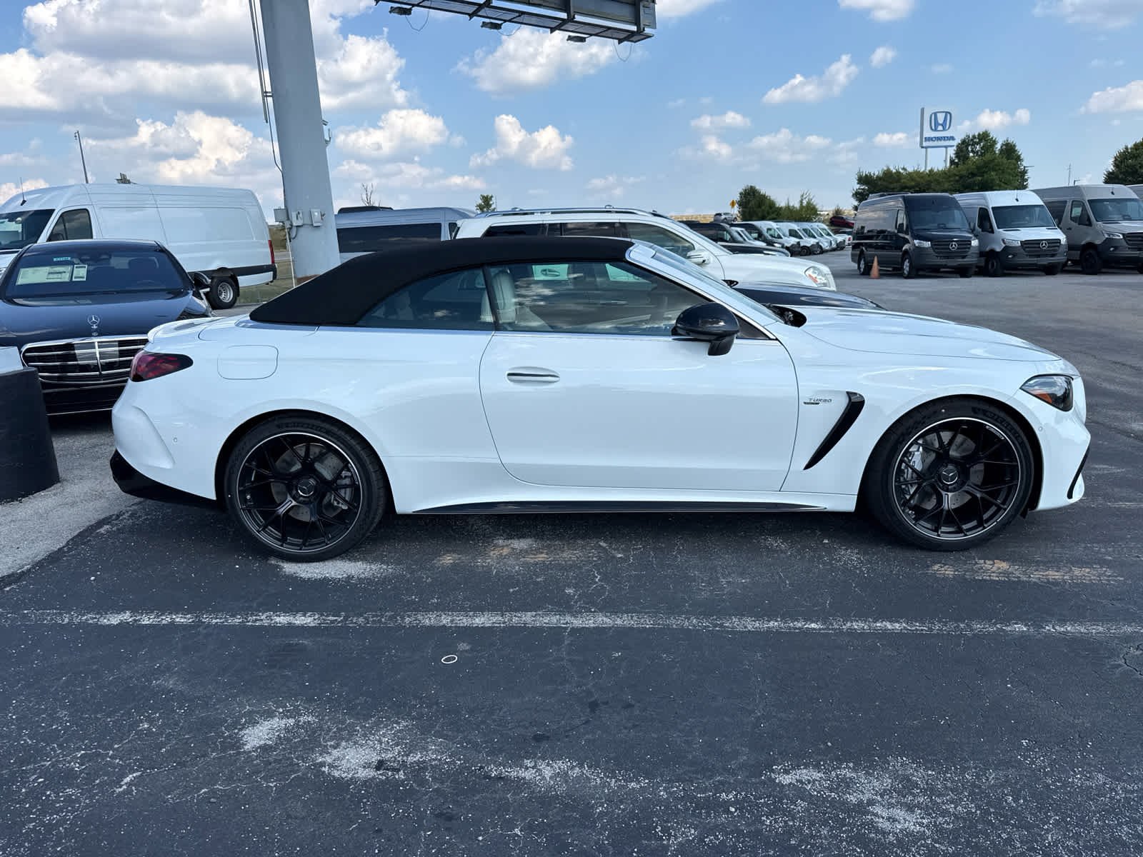 New 2027 MANUFAKTUR Moonlight White Metallic Mercedes-Benz AMG® CLE 53 image 5