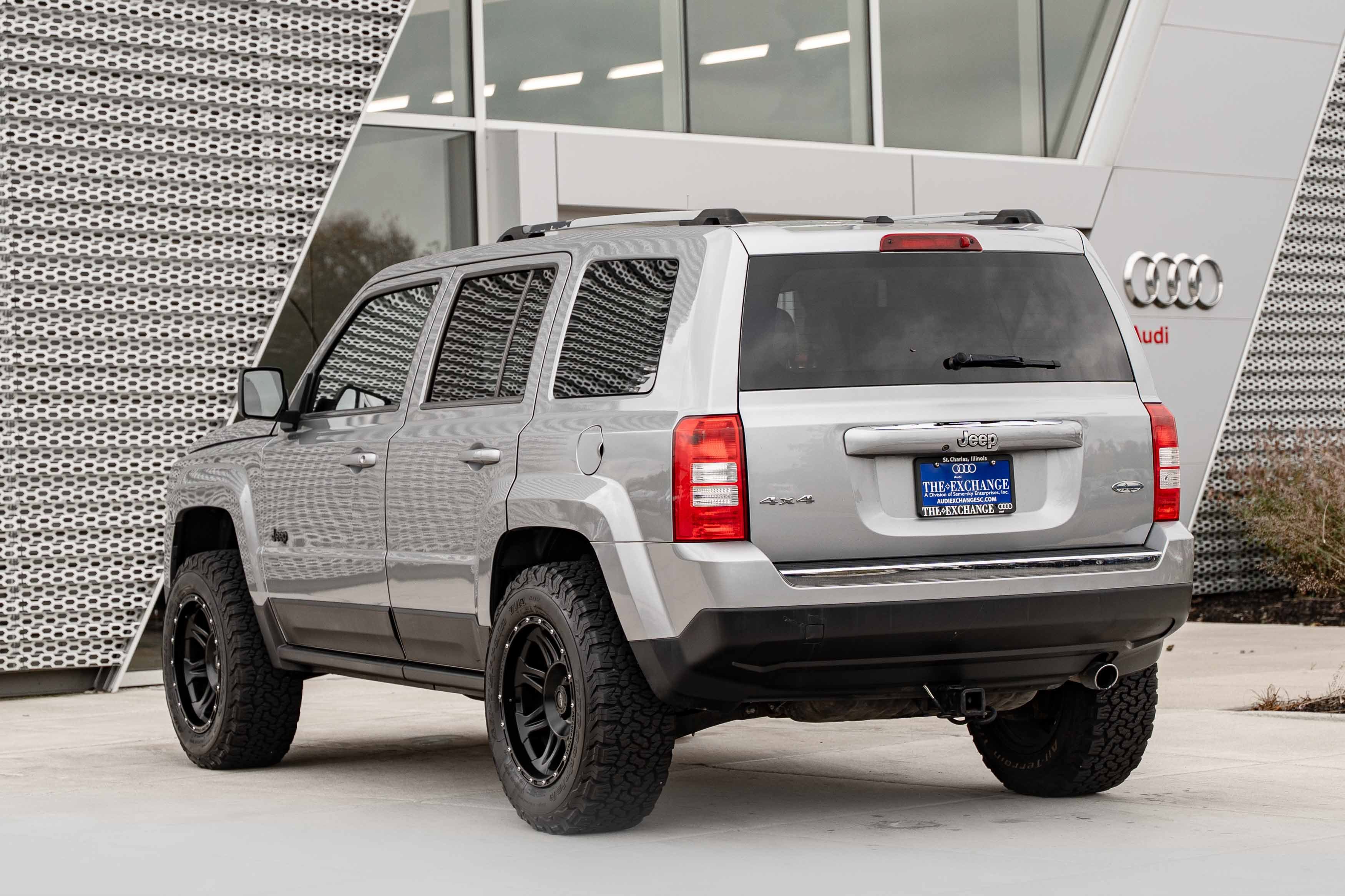 Used 2017 Billet Silver Metallic Clearcoat Jeep High Altitude image 5