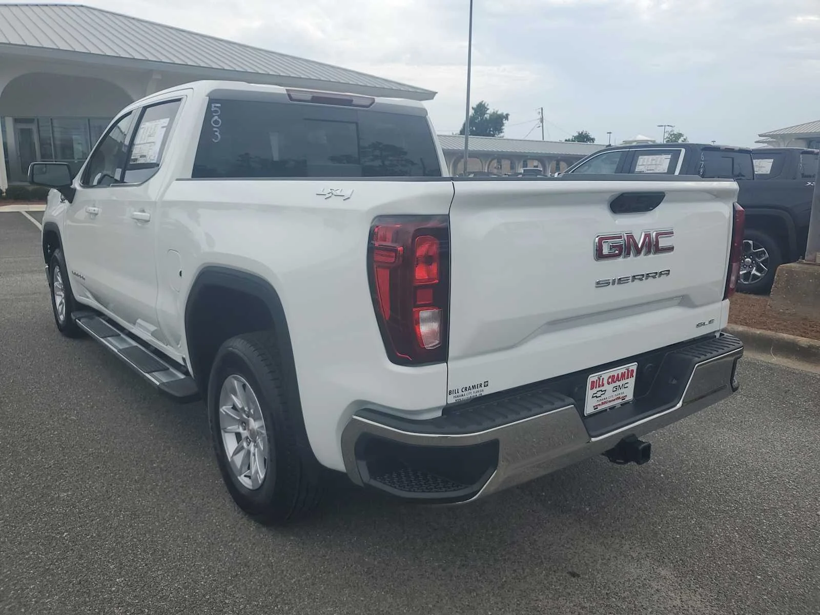 New 2026 Summit White GMC SLE image 3