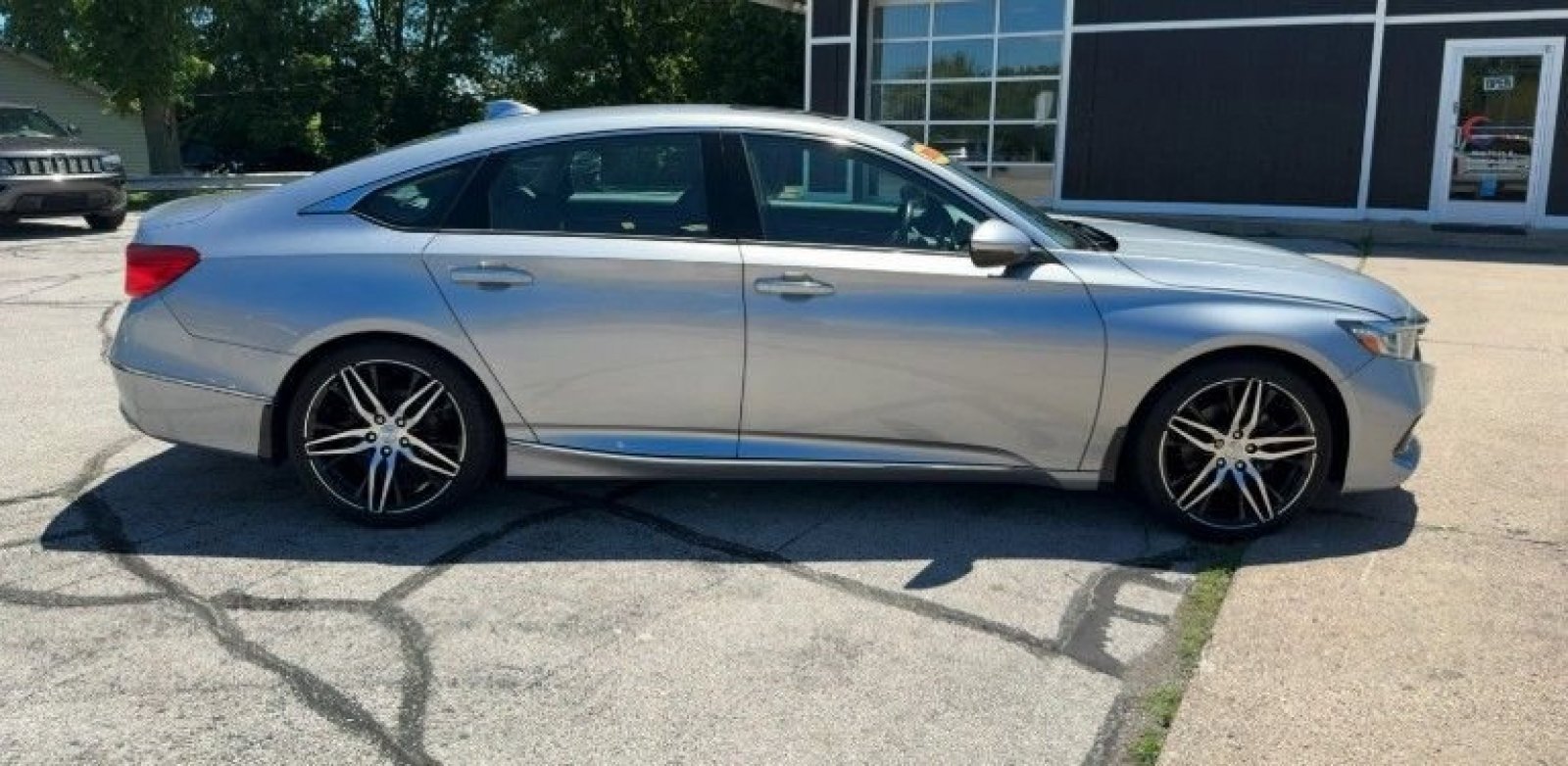 Used 2022 Lunar Silver Metallic Honda Touring image 9