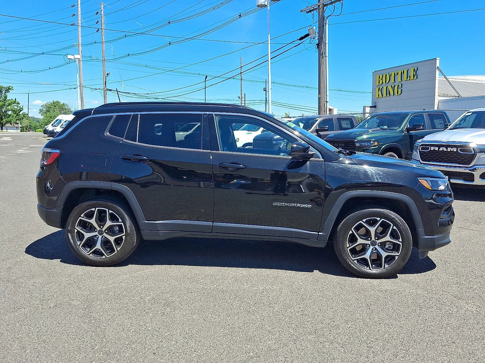 Certified Used 2025 Diamond Black Crystal Pearlcoat Jeep Limited image 8