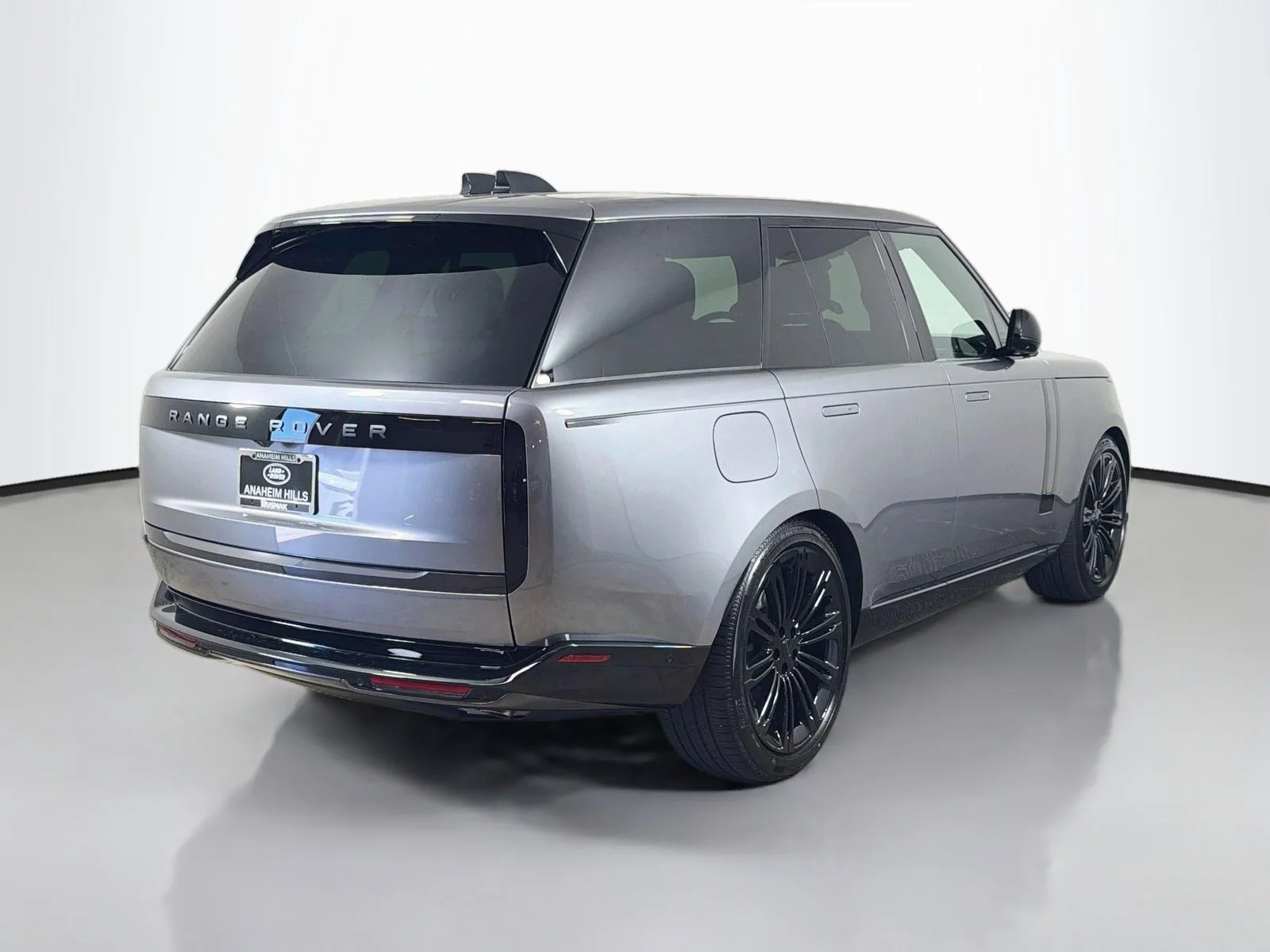 New 2026 Eiger Gray Meta Land Rover SE image 5