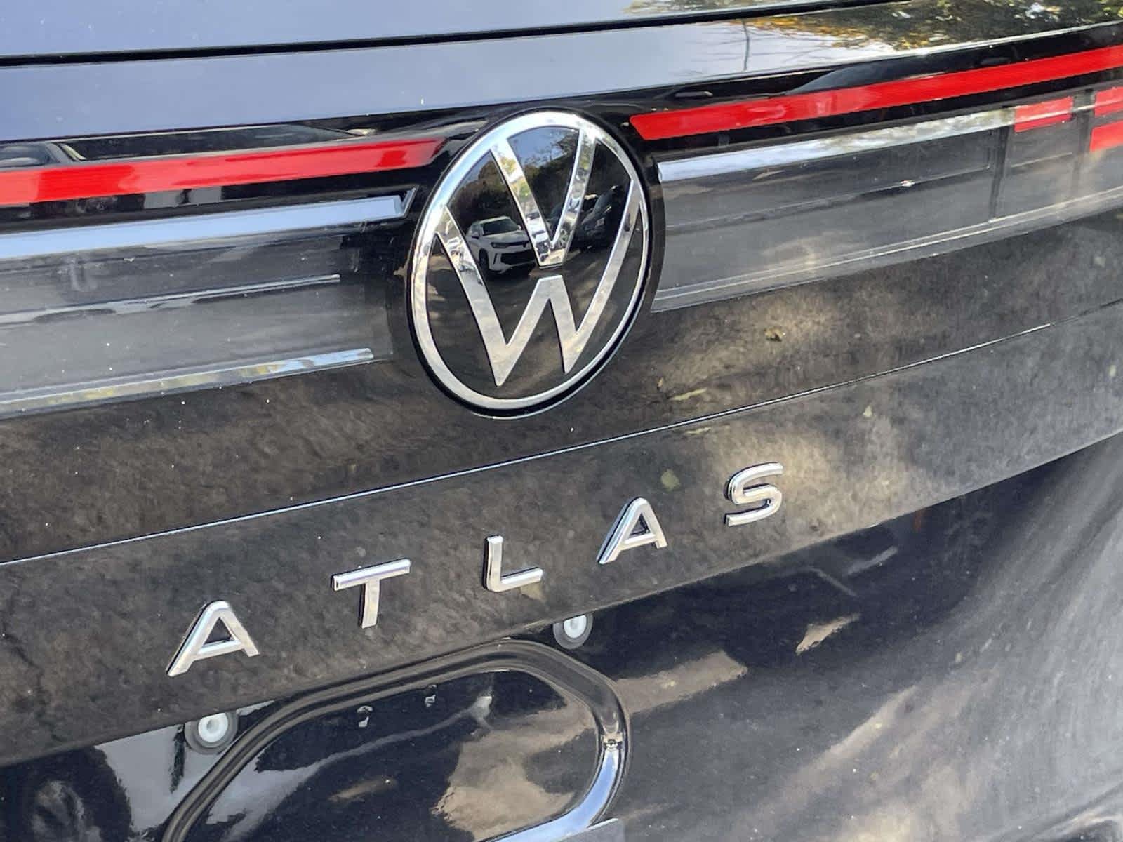 New 2027 DEEP BLACK PEARL Volkswagen SE image 18