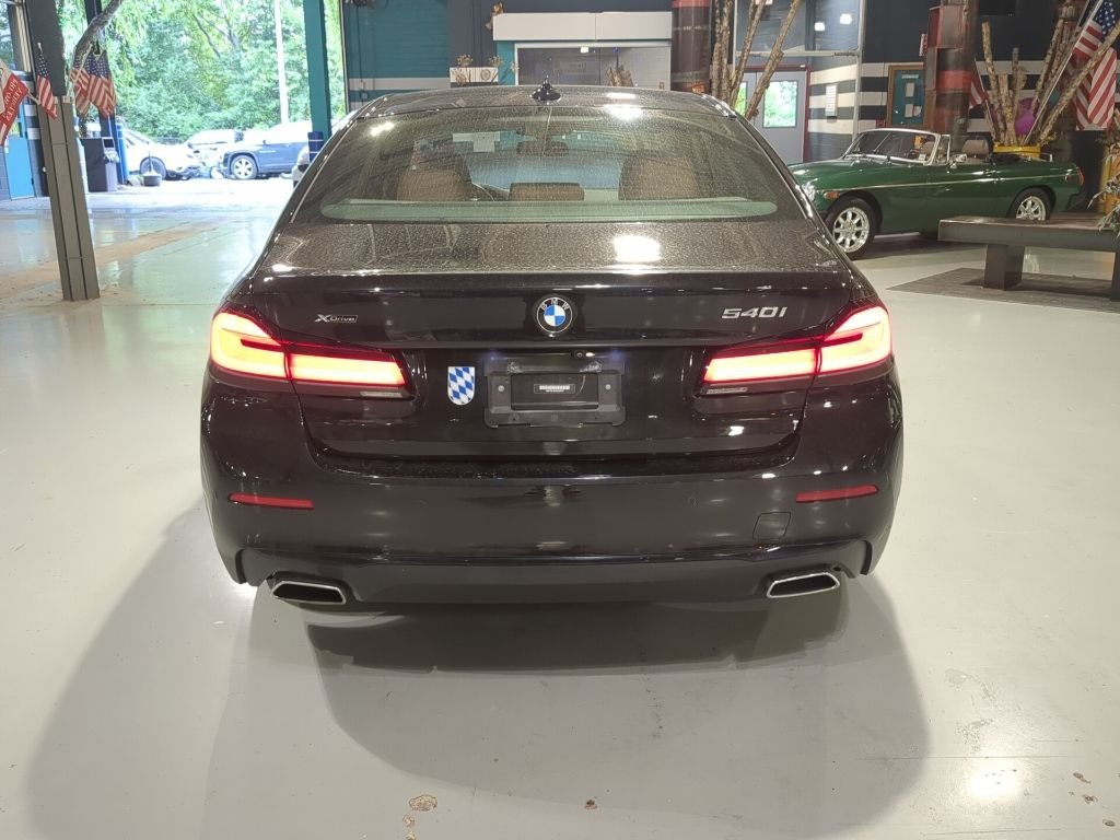 Used 2022 Black BMW 540i xDrive image 8