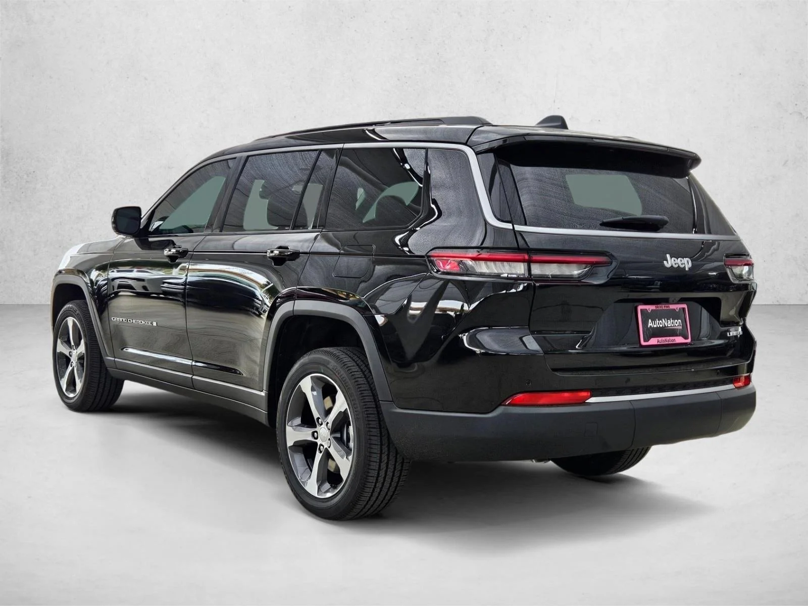 New 2026 Diamond Black Crystal Pearl-Coat Exterior Paint Jeep Limited image 9