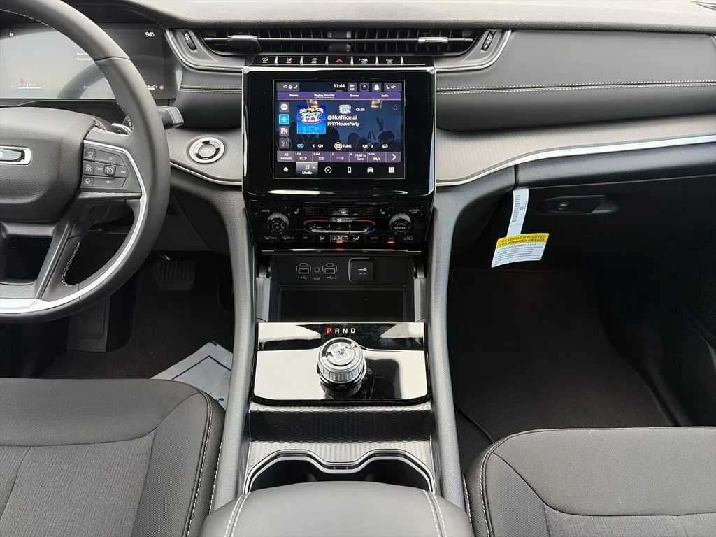 New 2026 Diamond Black Crystal Pearlcoat Jeep Laredo X image 15