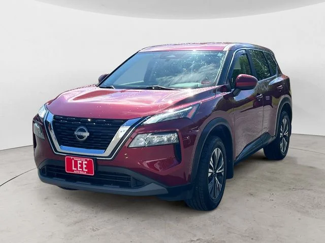 Used 2023 Scarlet Nissan SV image 1