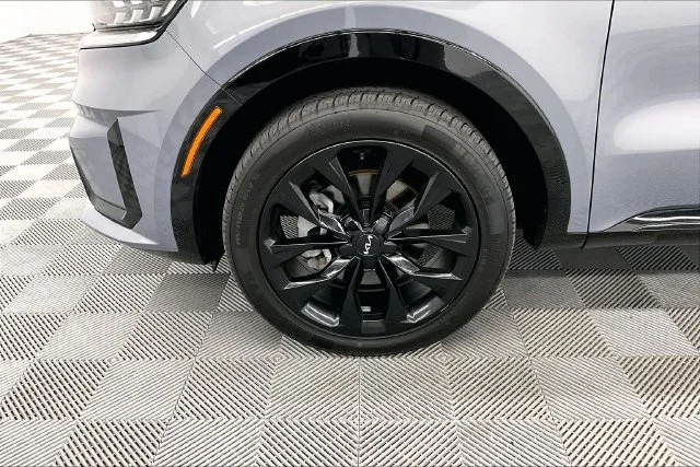 Used 2023 Everlasting Silver Kia SX image 10