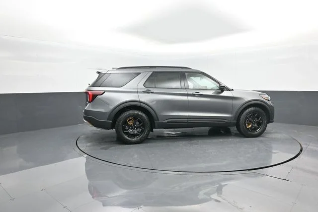 New 2026 Gray Ford Tremor image 8
