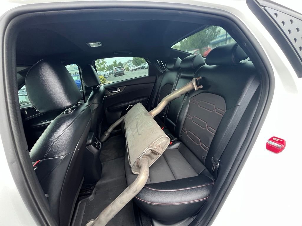 Used 2021 White Kia GT image 23
