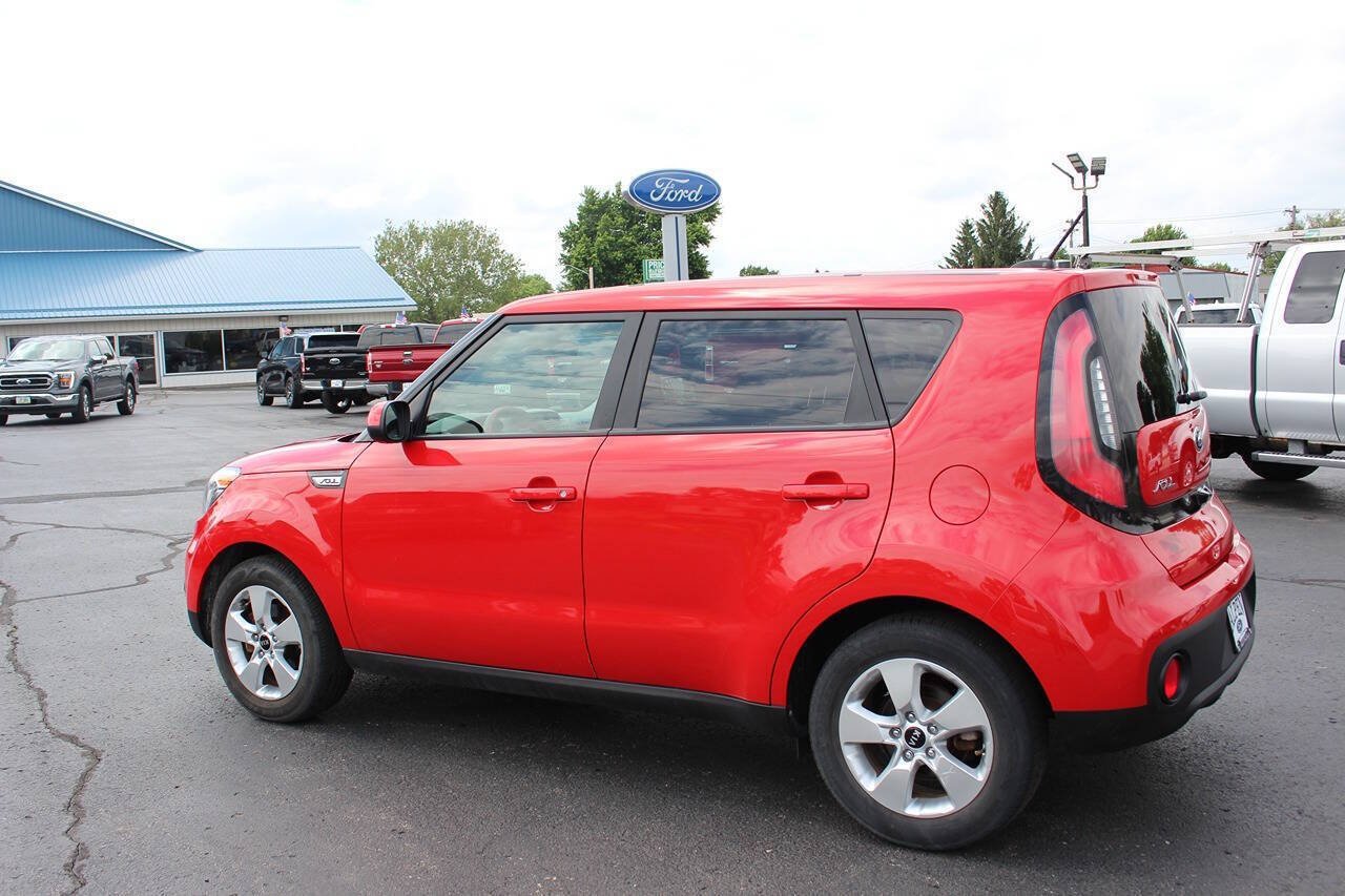 Used 2019 Inferno Red Kia Base 4dr Crossover 6A image 2