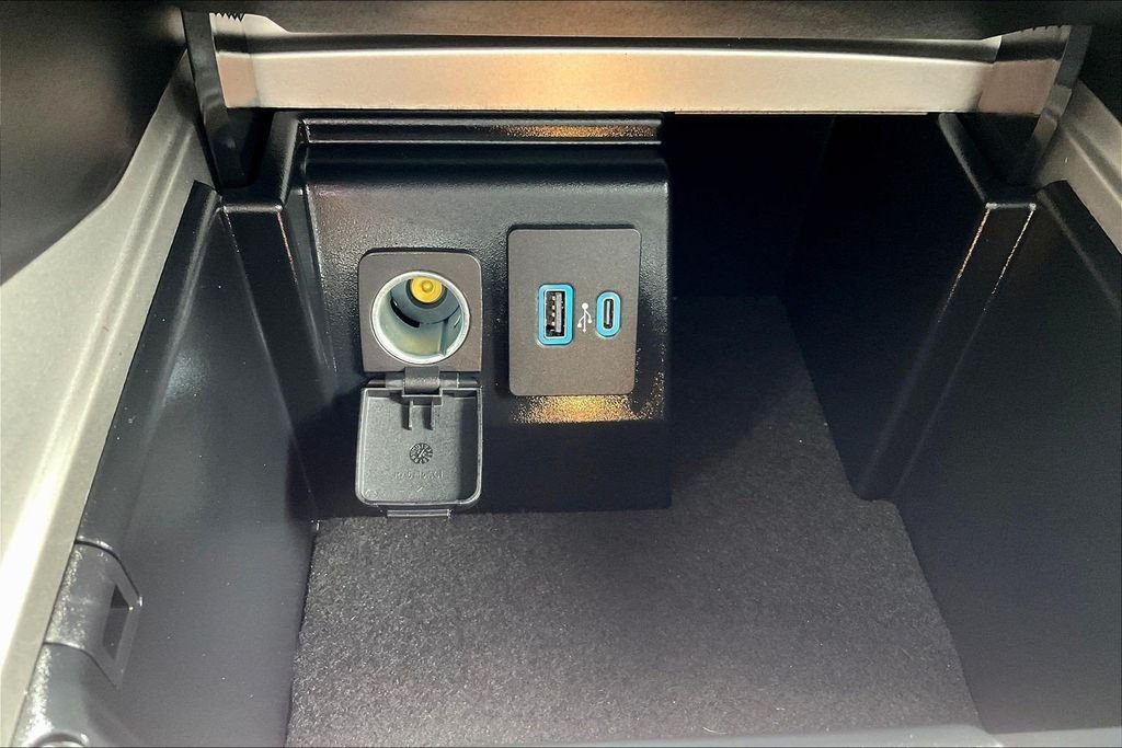 Used 2024 White Ford XLT image 19