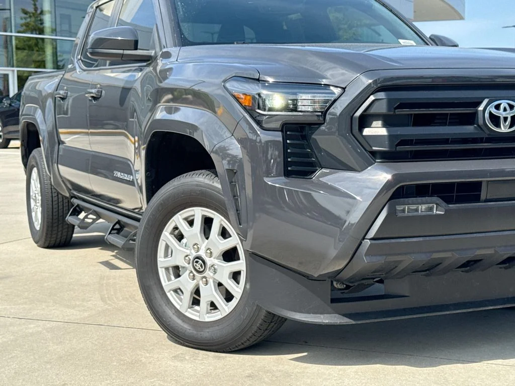 Used 2025  Toyota SR5 image 9