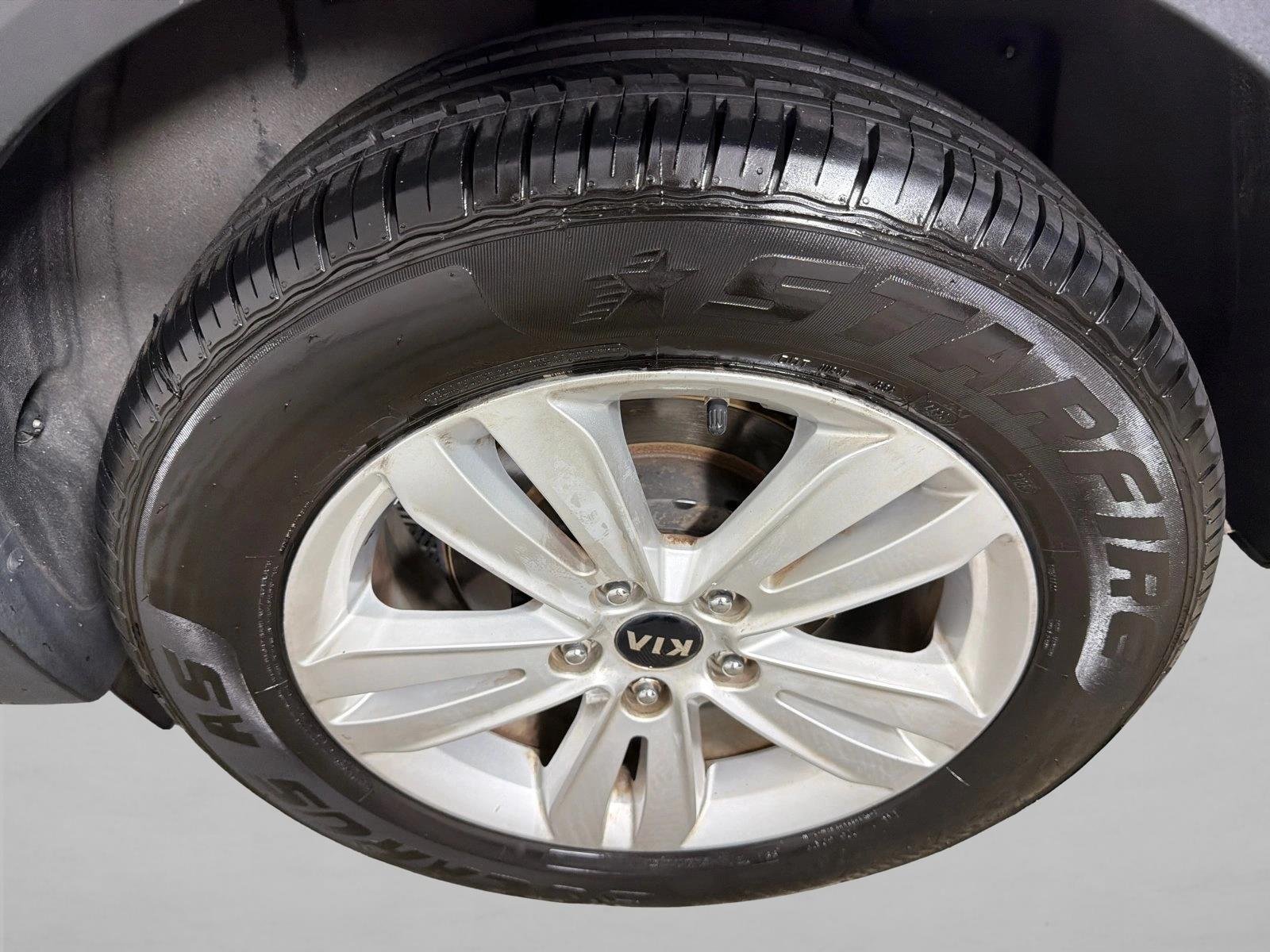 Used 2017 Sparkling Silver Kia LX image 19