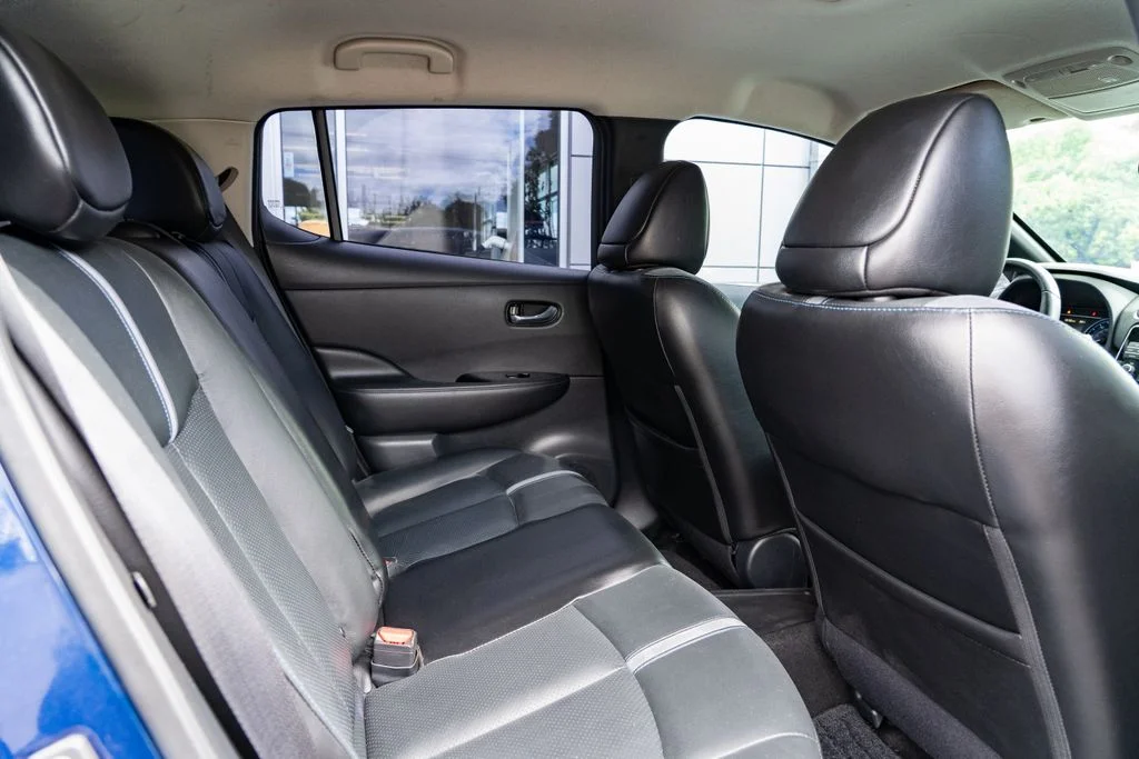 Used 2018 Blue Nissan SL image 26