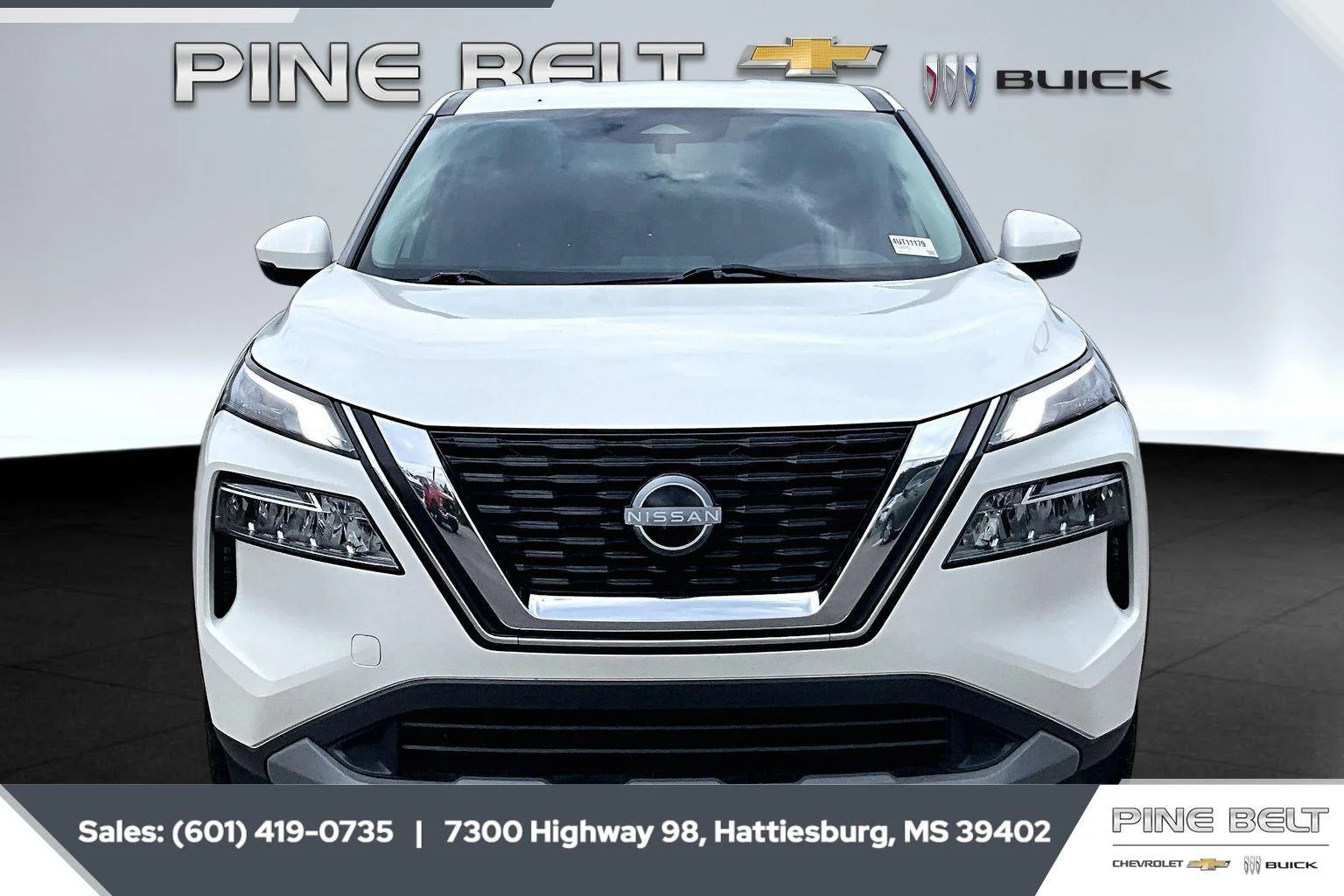 Used 2022 Pearl White Tricoat Nissan SV image 3