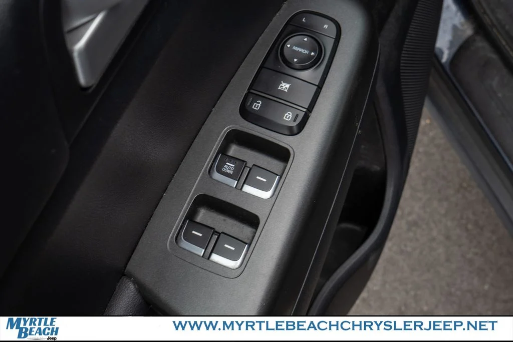 Used 2019 Pacific Blue Kia LX image 16
