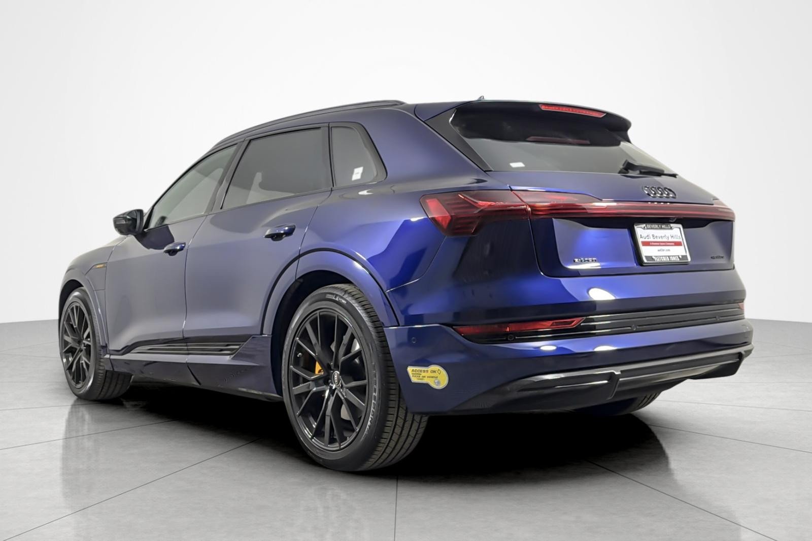 Used 2022 Navarra Blue Metallic Audi Chronos quattro image 3