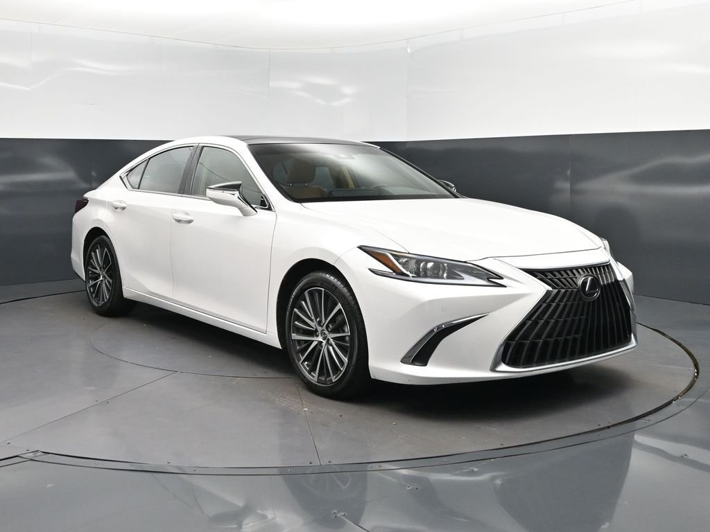 Used 2024 White Lexus 350 image 9